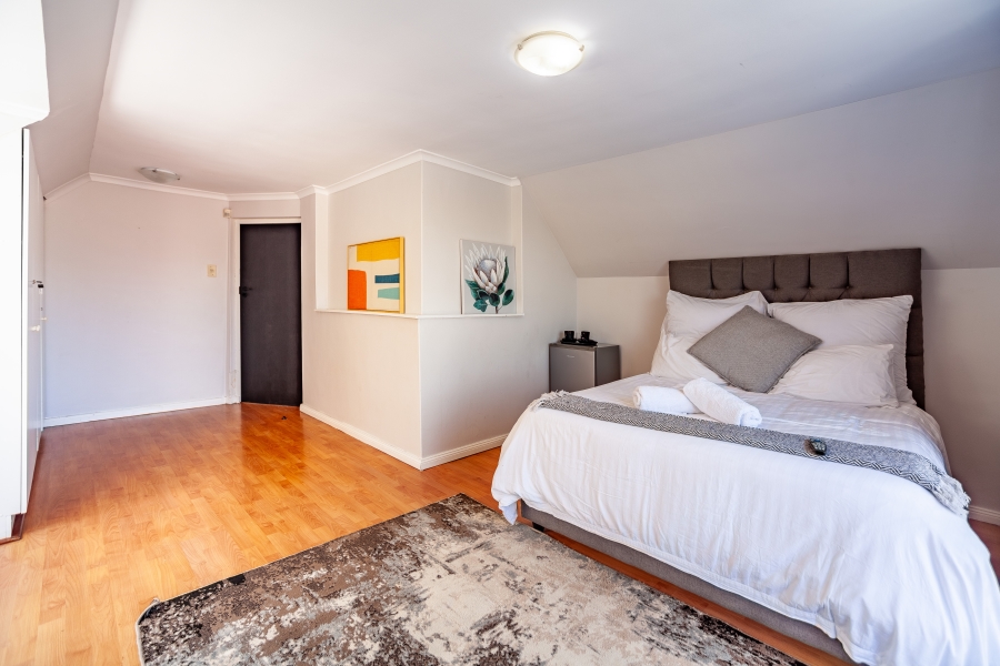 8 Bedroom Property for Sale in Milnerton Ridge Western Cape